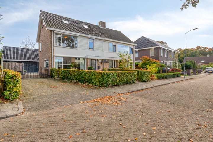 Middenweg 13