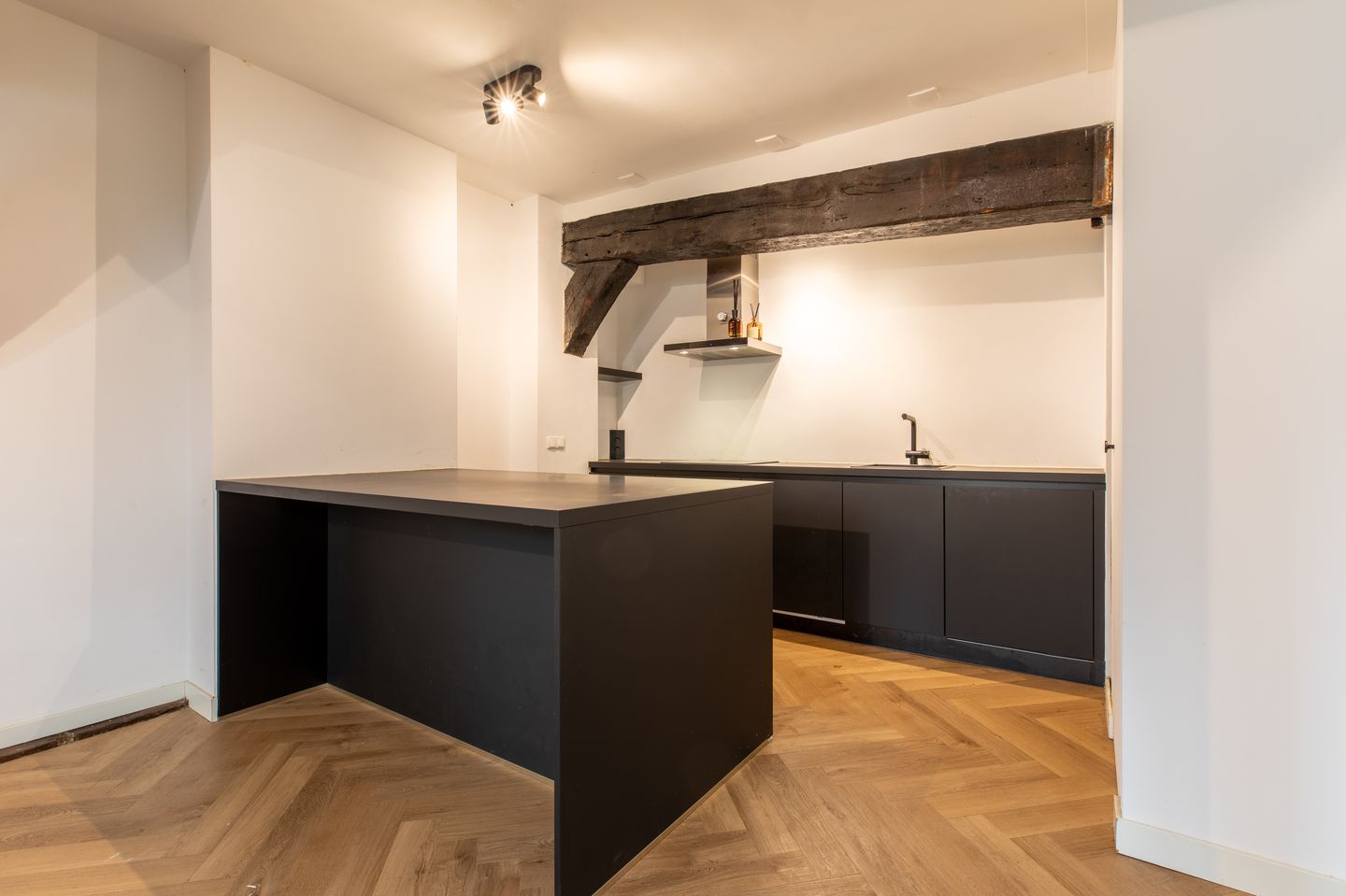 Foto 5 van Grote Looiersstraat 16-D01