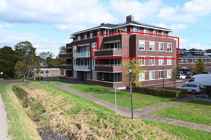 Foto 22 van Regenboog 16