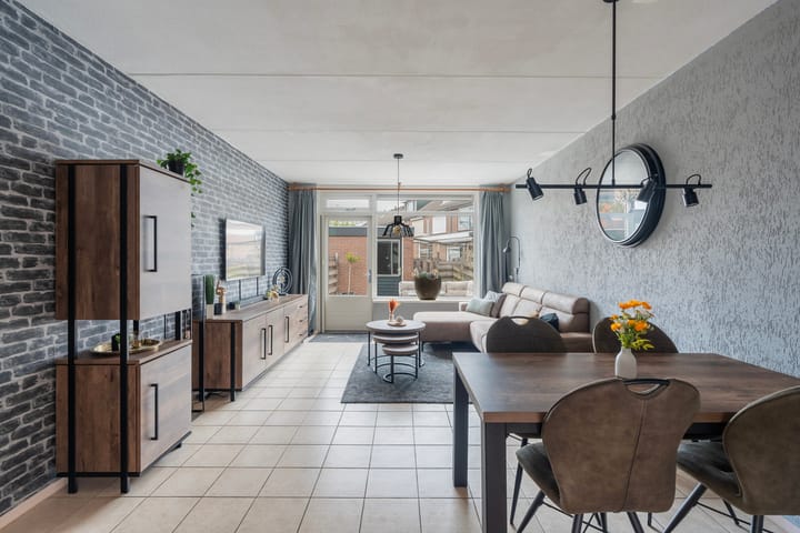 Foto 10 van Meeuwenlaan 11