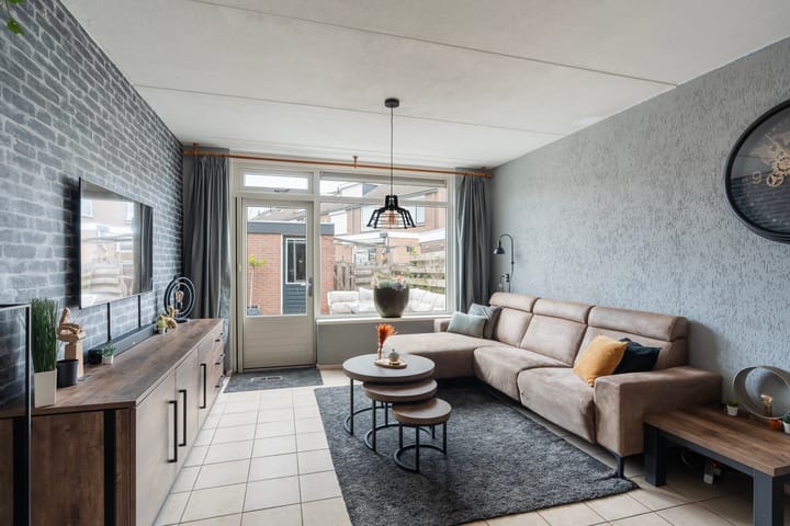 Photo 2 of Meeuwenlaan 11