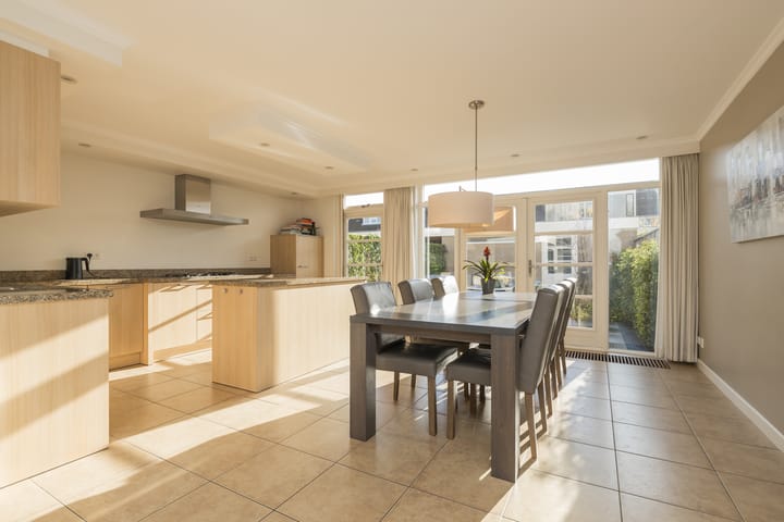 Photo 6 of Henriette Roland Holstlaan 11