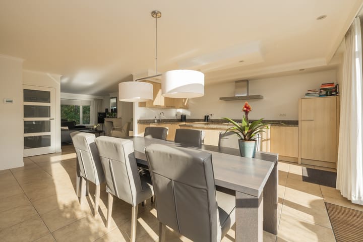 Photo 13 of Henriette Roland Holstlaan 11