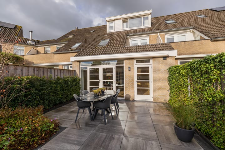 Henriette Roland Holstlaan 11