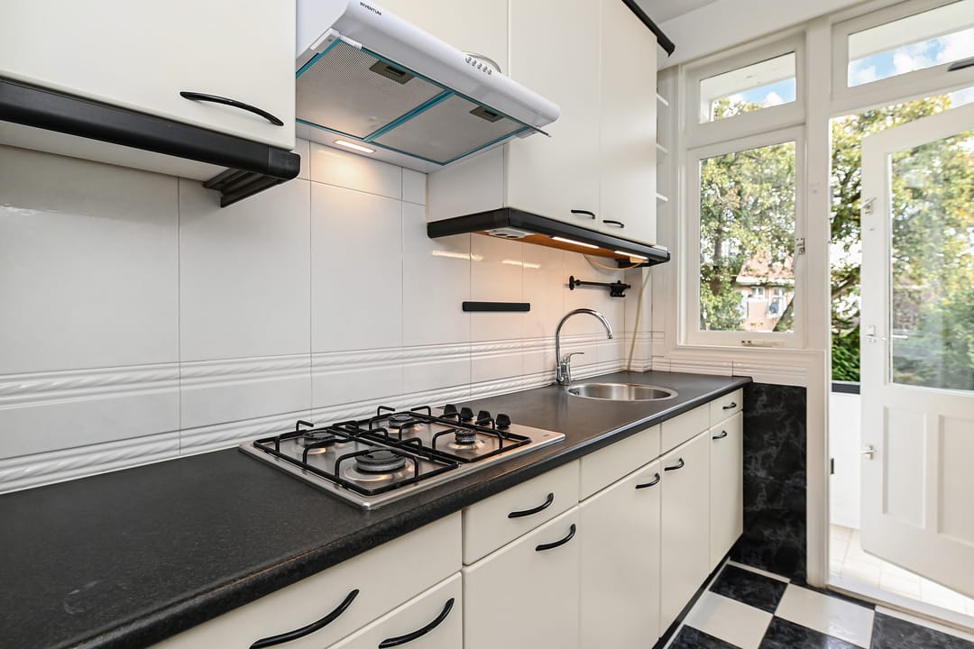 Photo 2 of Barneveldstraat 60