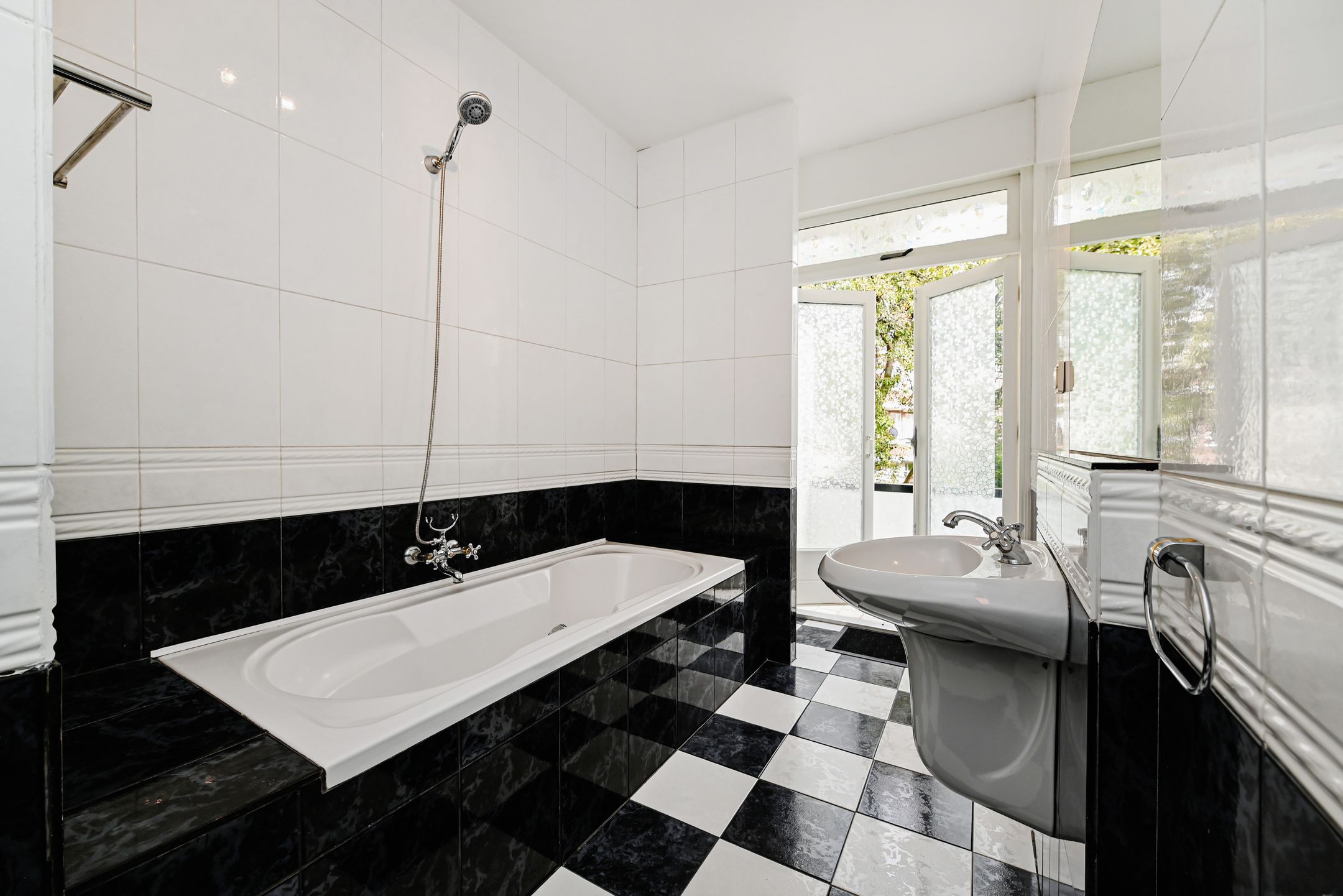 Photo 3 of Barneveldstraat 60