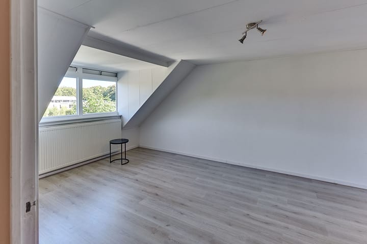 Foto 44 van Beneluxlaan 2