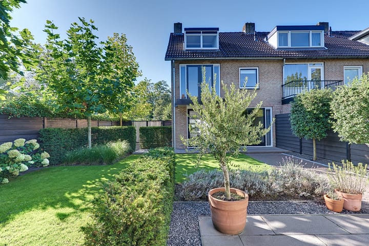 Foto 56 van Beneluxlaan 2