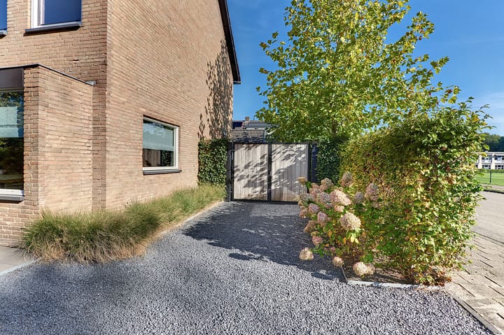 Foto 59 van Beneluxlaan 2