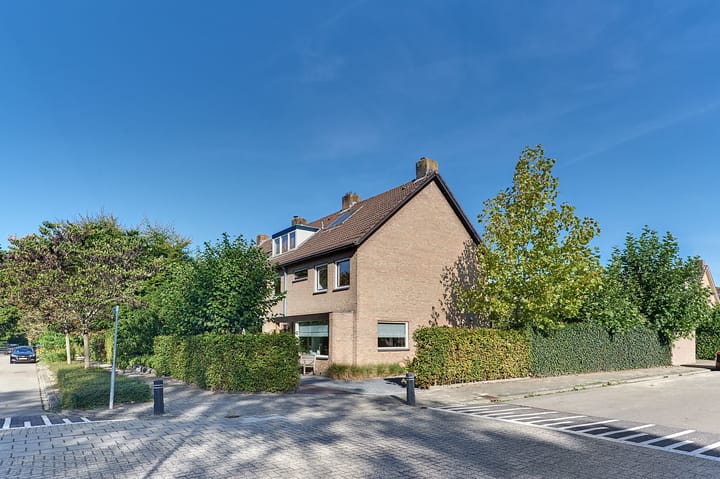 Foto 66 van Beneluxlaan 2