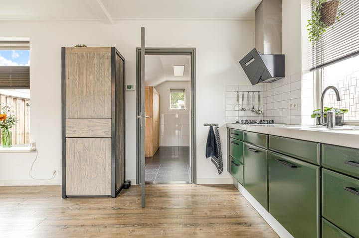 Photo 15 of Dr.A.Th.Plantenstraat 11