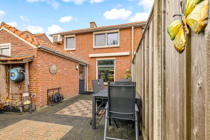 Photo 38 of Dr.A.Th.Plantenstraat 11