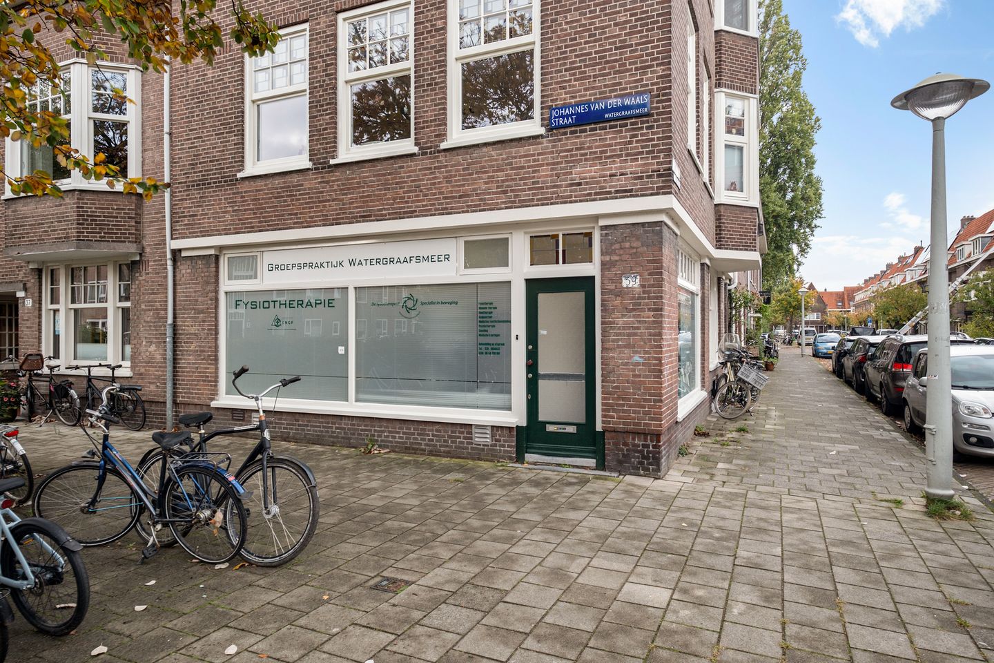 Bekijk foto 1 van Johannes van der Waalsstraat 39
