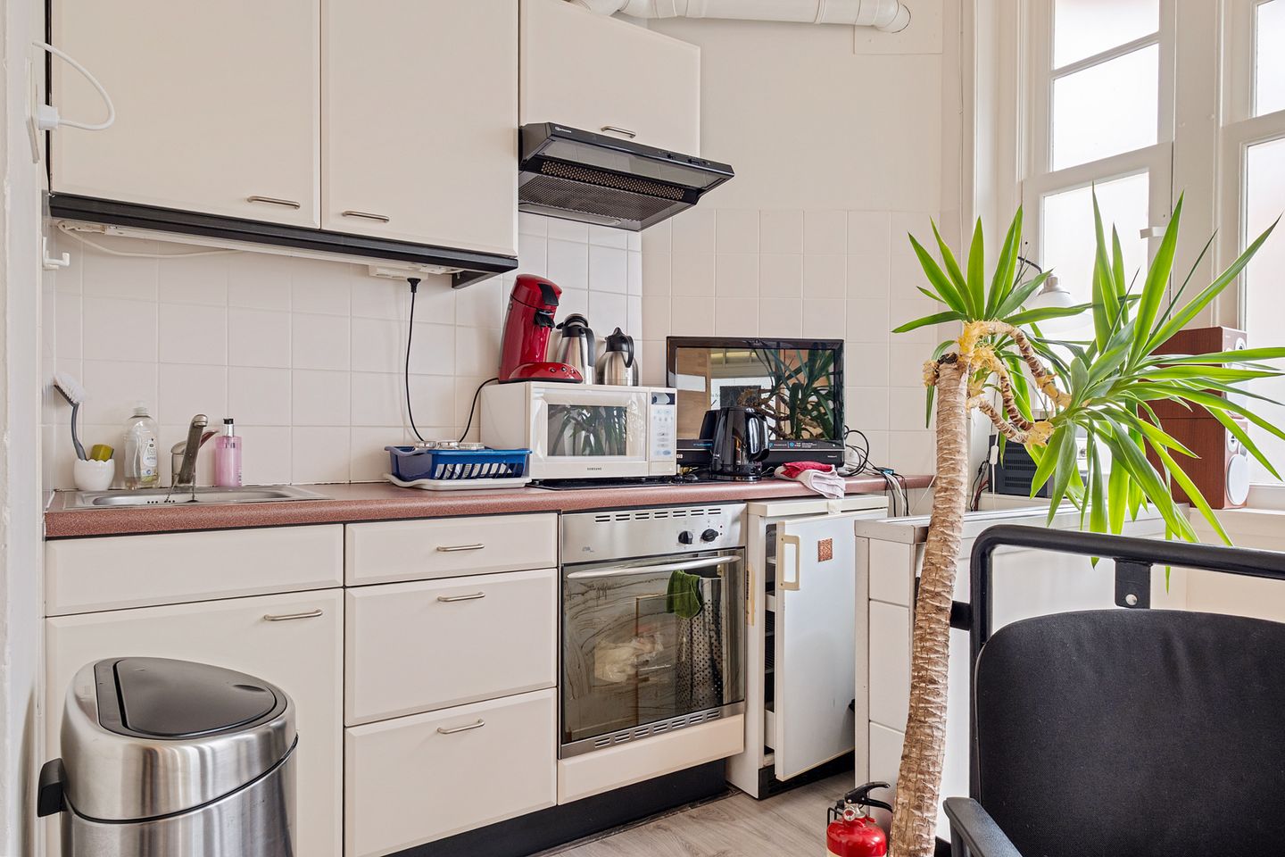 Bekijk foto 3 van Johannes van der Waalsstraat 39