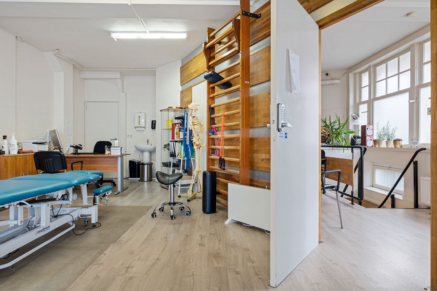 Bekijk foto 5 van Johannes van der Waalsstraat 39