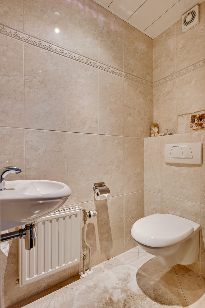 Photo 7 of Burgemeester Mertensstraat 8