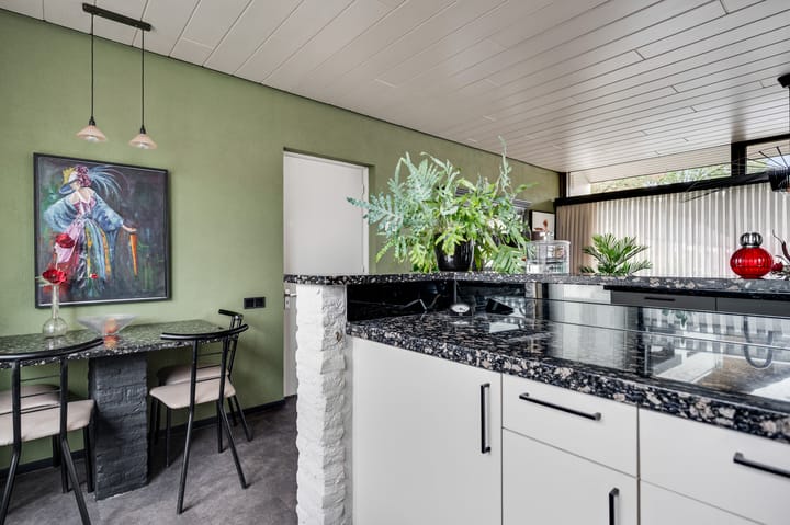 Photo 17 of Burgemeester Mertensstraat 8