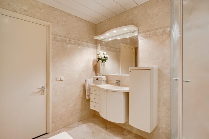 Photo 25 of Burgemeester Mertensstraat 8