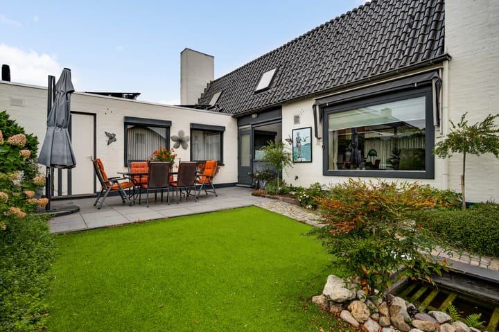 Photo 36 of Burgemeester Mertensstraat 8