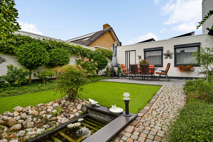 Photo 37 of Burgemeester Mertensstraat 8