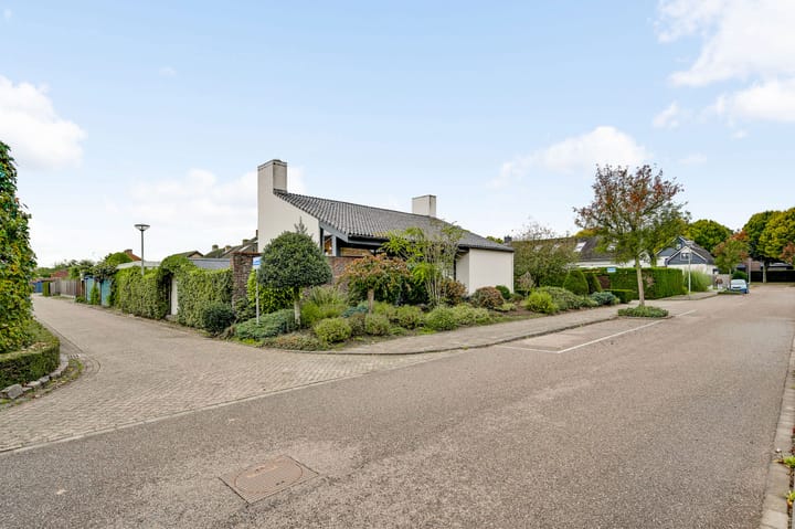 Photo 40 of Burgemeester Mertensstraat 8