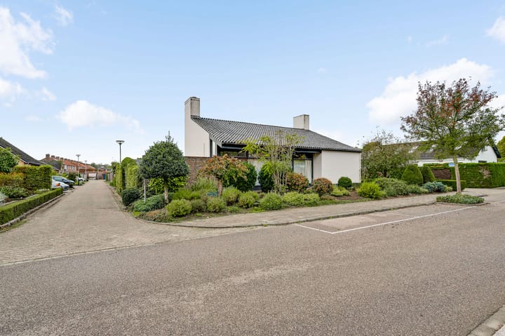 Photo 41 of Burgemeester Mertensstraat 8