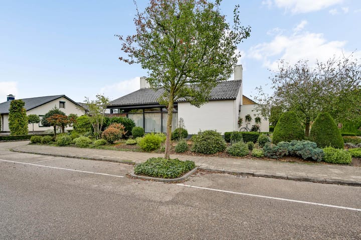 Photo 44 of Burgemeester Mertensstraat 8