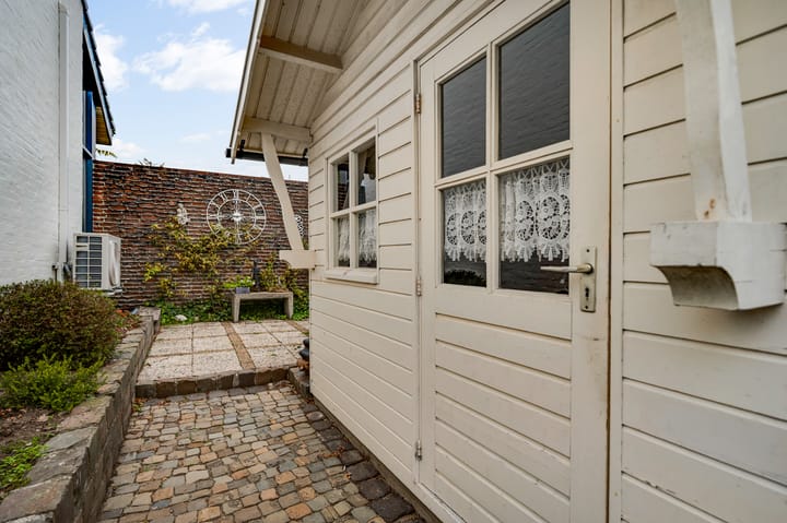 Photo 39 of Burgemeester Mertensstraat 8