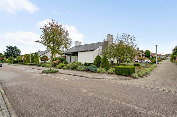 Photo 48 of Burgemeester Mertensstraat 8