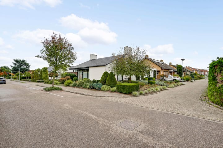 Photo 49 of Burgemeester Mertensstraat 8