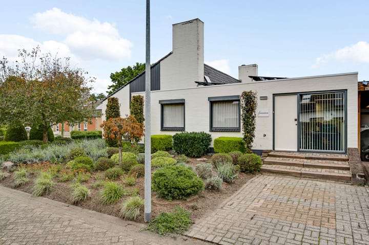 Photo 54 of Burgemeester Mertensstraat 8