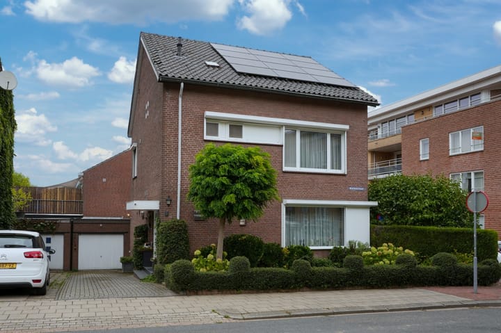 Foto 1 van Beatrixstraat 1