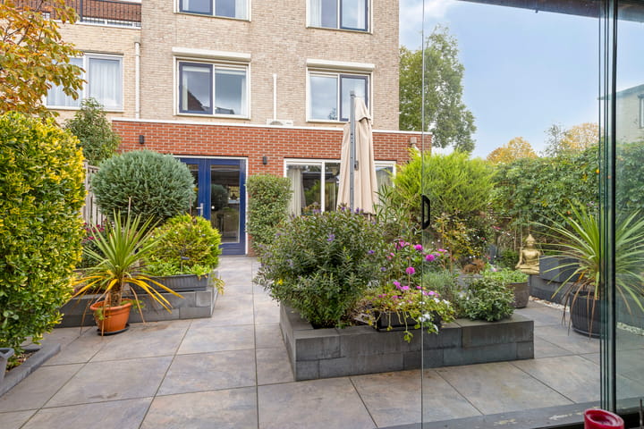 Photo 3 of Pernisstraat 1