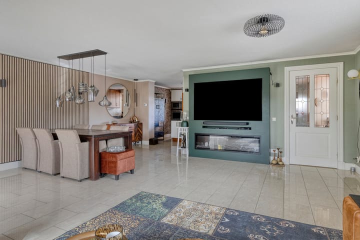 Photo 11 of Pernisstraat 1