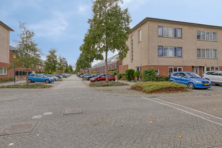 Photo 46 of Pernisstraat 1