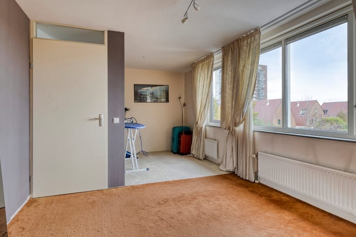 Photo 36 of Pernisstraat 1