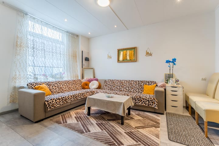 Photo 2 of Maasstraat 17