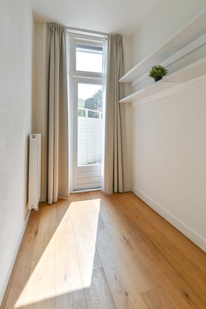 Photo 16 of Anthonie van Dijckstraat 5-H