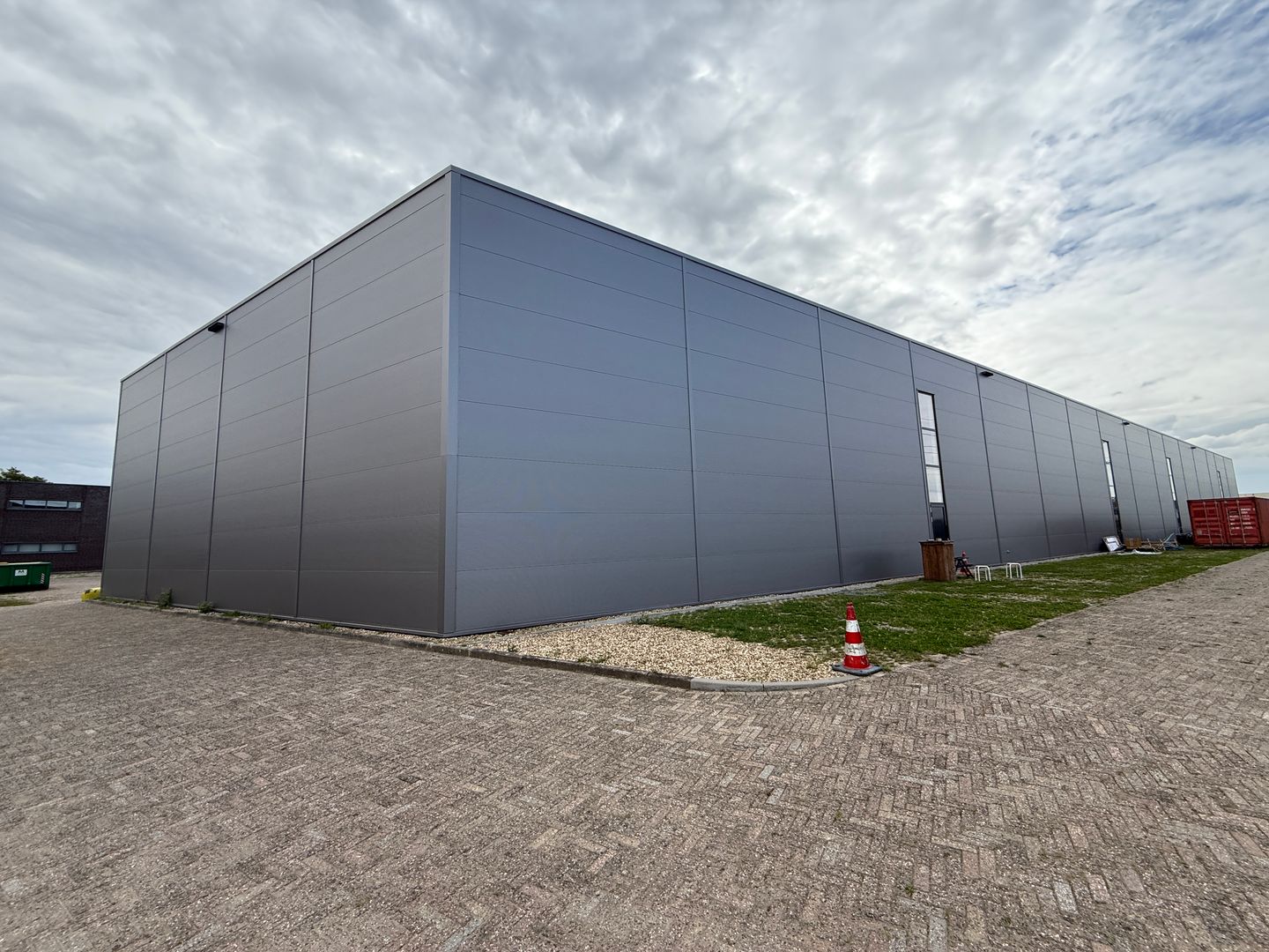 View photo 3 of Distributieweg 49