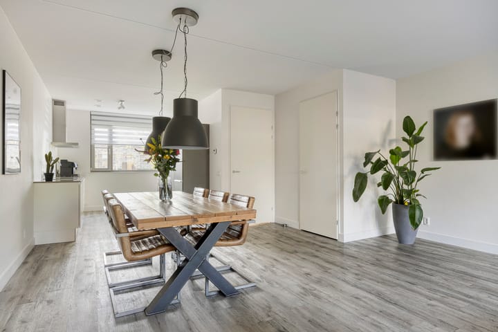 Photo 12 of Zaltbommelstraat 19