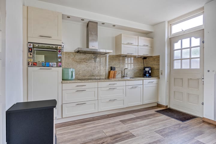 Photo 7 of Thomas van Diessenstraat 39