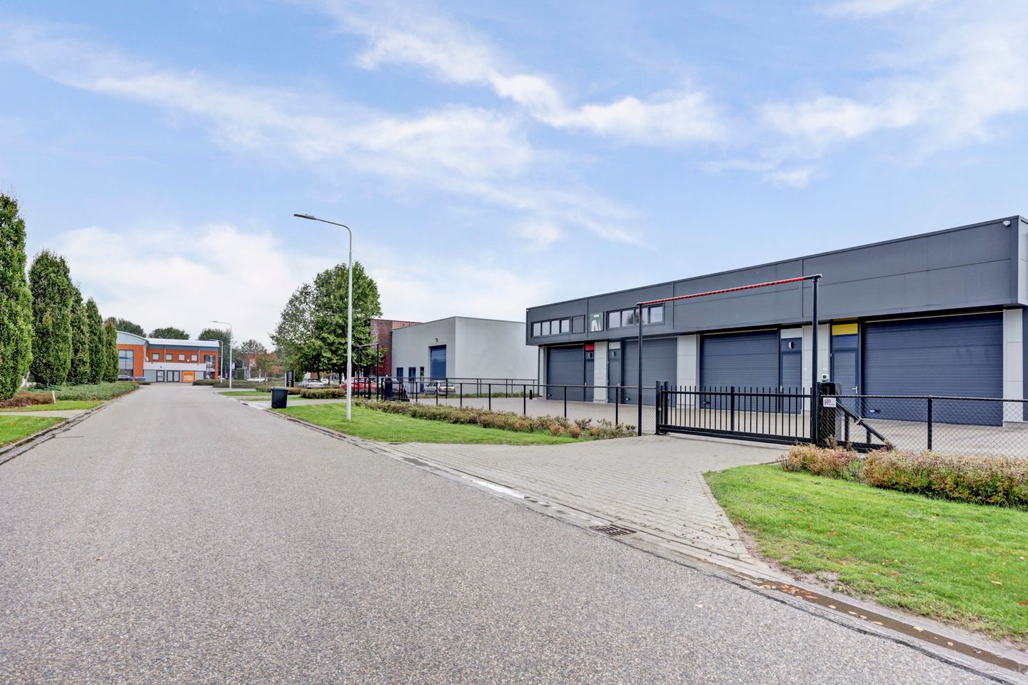 View photo 2 of De Tjonger 12-F