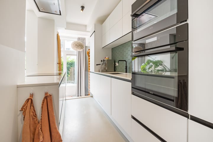 Photo 10 of Vrolikstraat 252-H