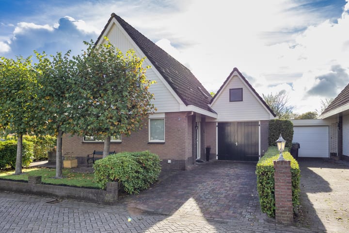 Photo 1 of Menno van Coehoornstraat 39