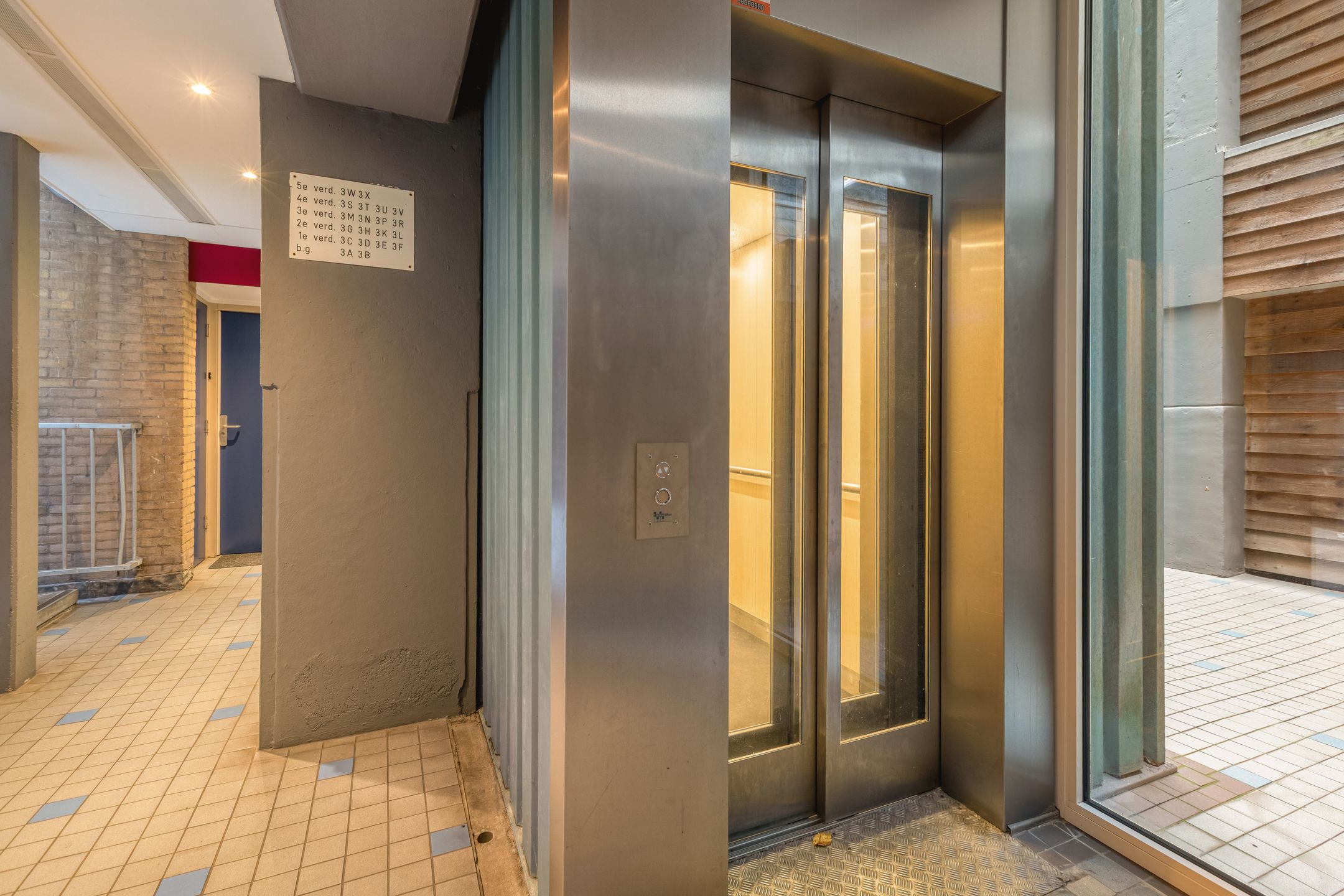 Photo 18 of Nieuwe Uilenburgerstraat 3-M