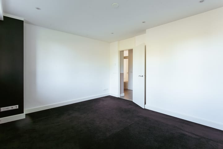 Foto 21 van Burgemeester Caan van Necklaan 98