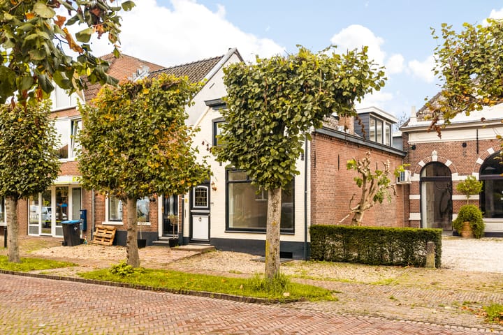 Photo 31 of Voorstraat 44