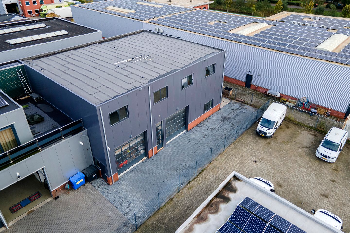 View photo 1 of Bleek 8