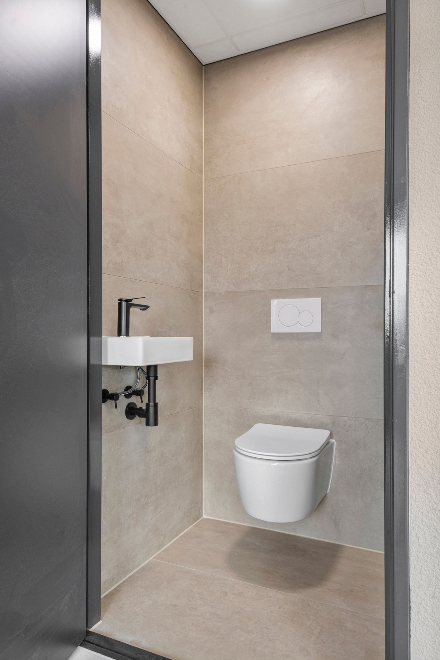 View photo 5 of Bleek 8