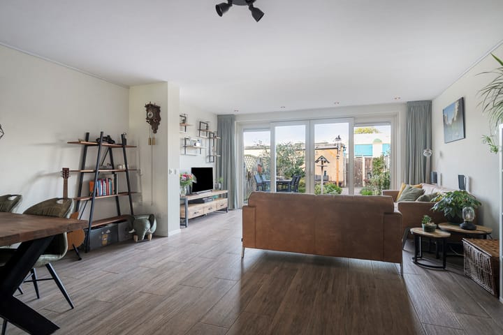 Foto 10 van C. van Eesterenplein 54